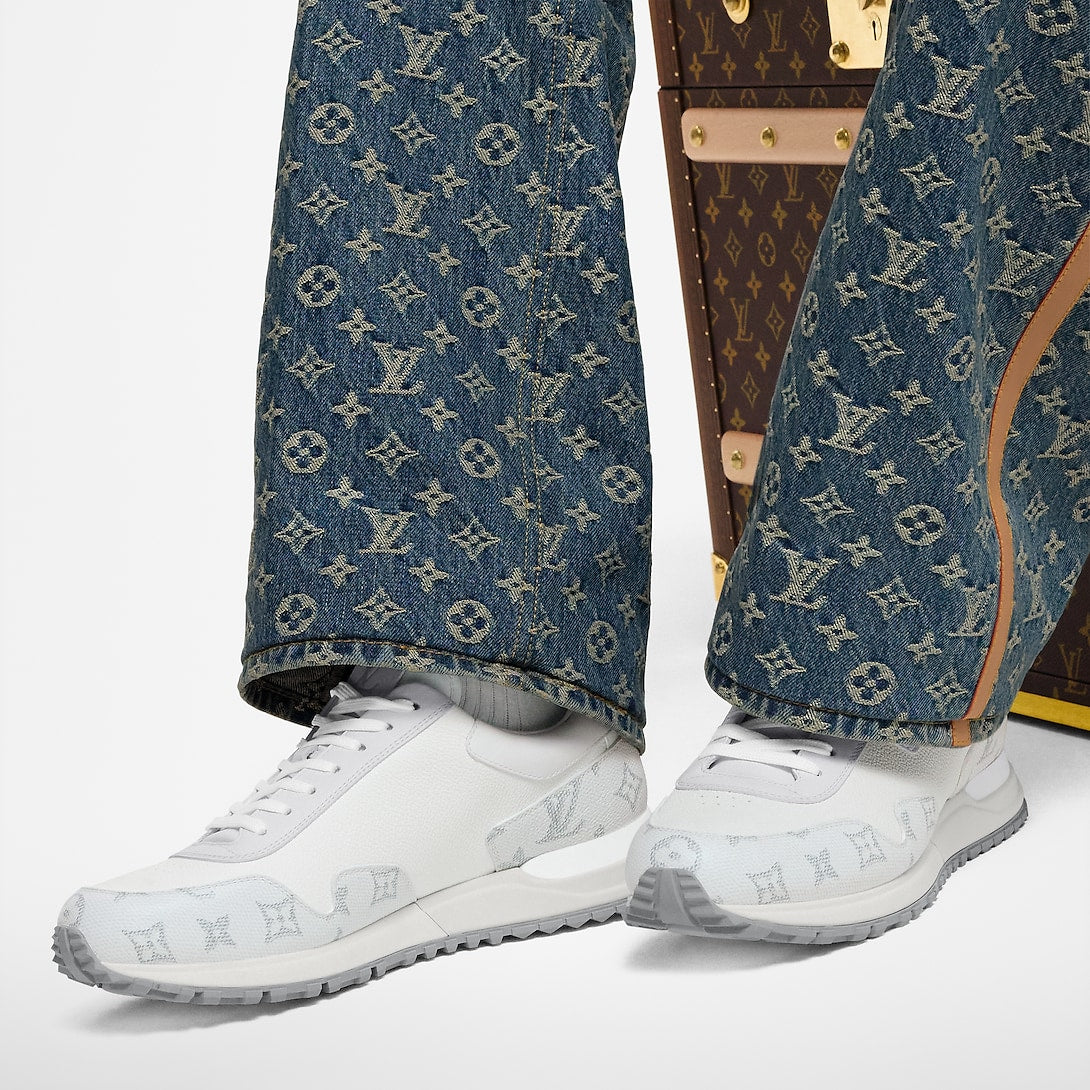 Sneaker Run Away