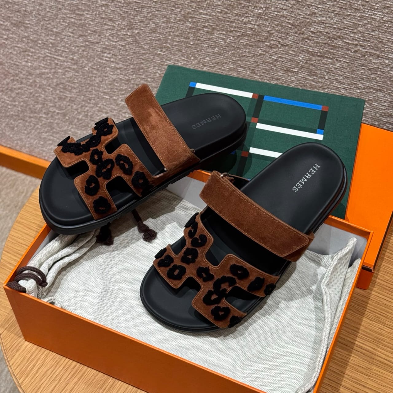 Hermès Sandalen Chypre Blau Braun Leopard