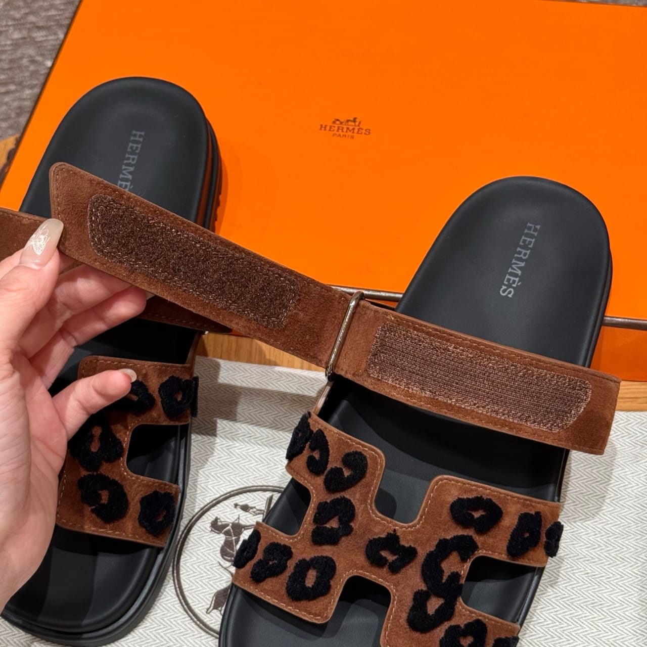 Hermès Sandalen Chypre Blau Braun Leopard