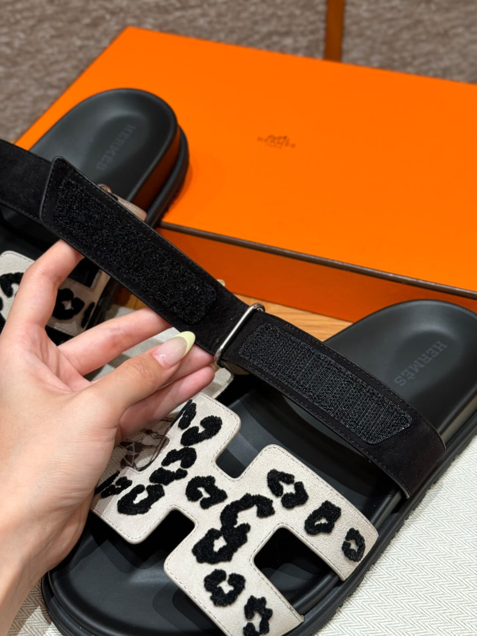 Sandalen Chypre Hermès Weiß Leopard