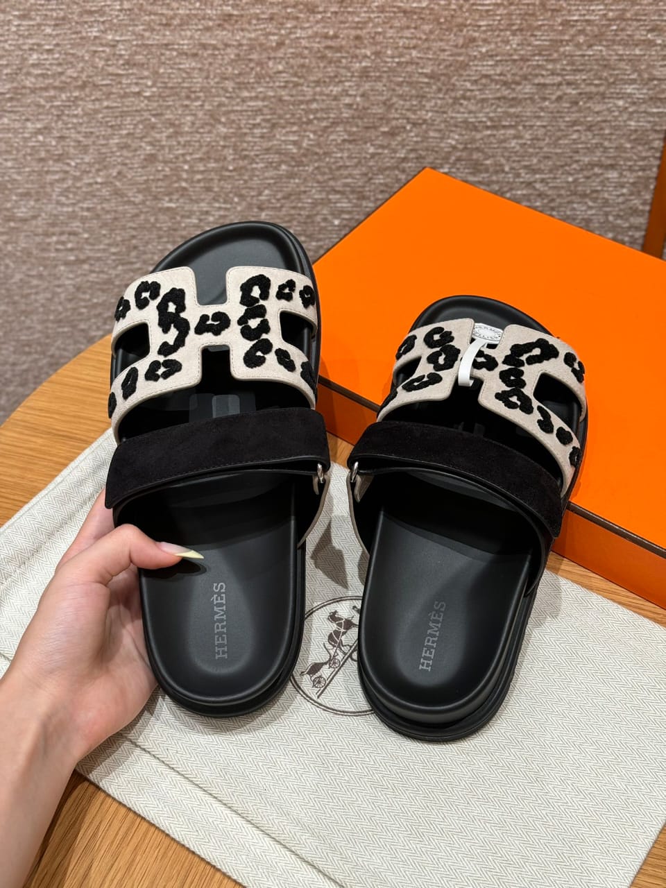 Sandalen Chypre Hermès Weiß Leopard