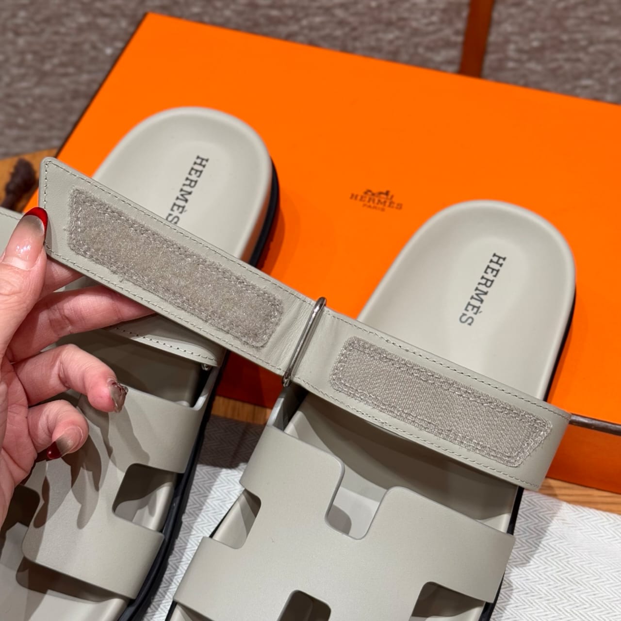 Sandalen Chypre Hermès Grau