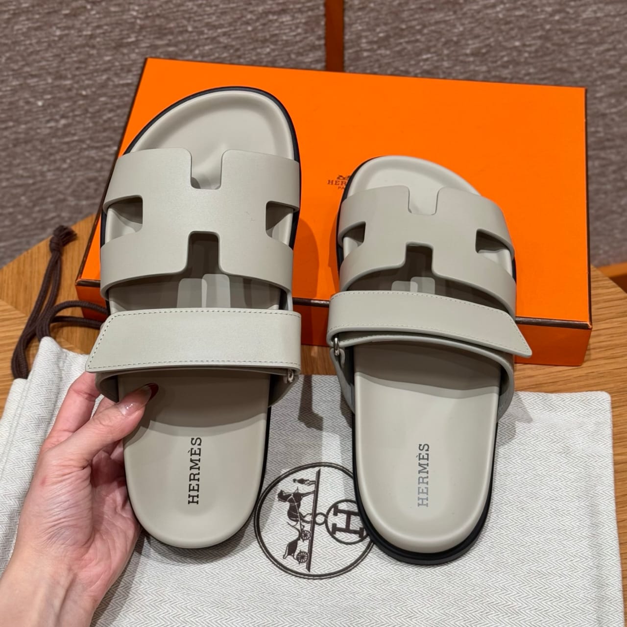 Sandalen Chypre Hermès Grau