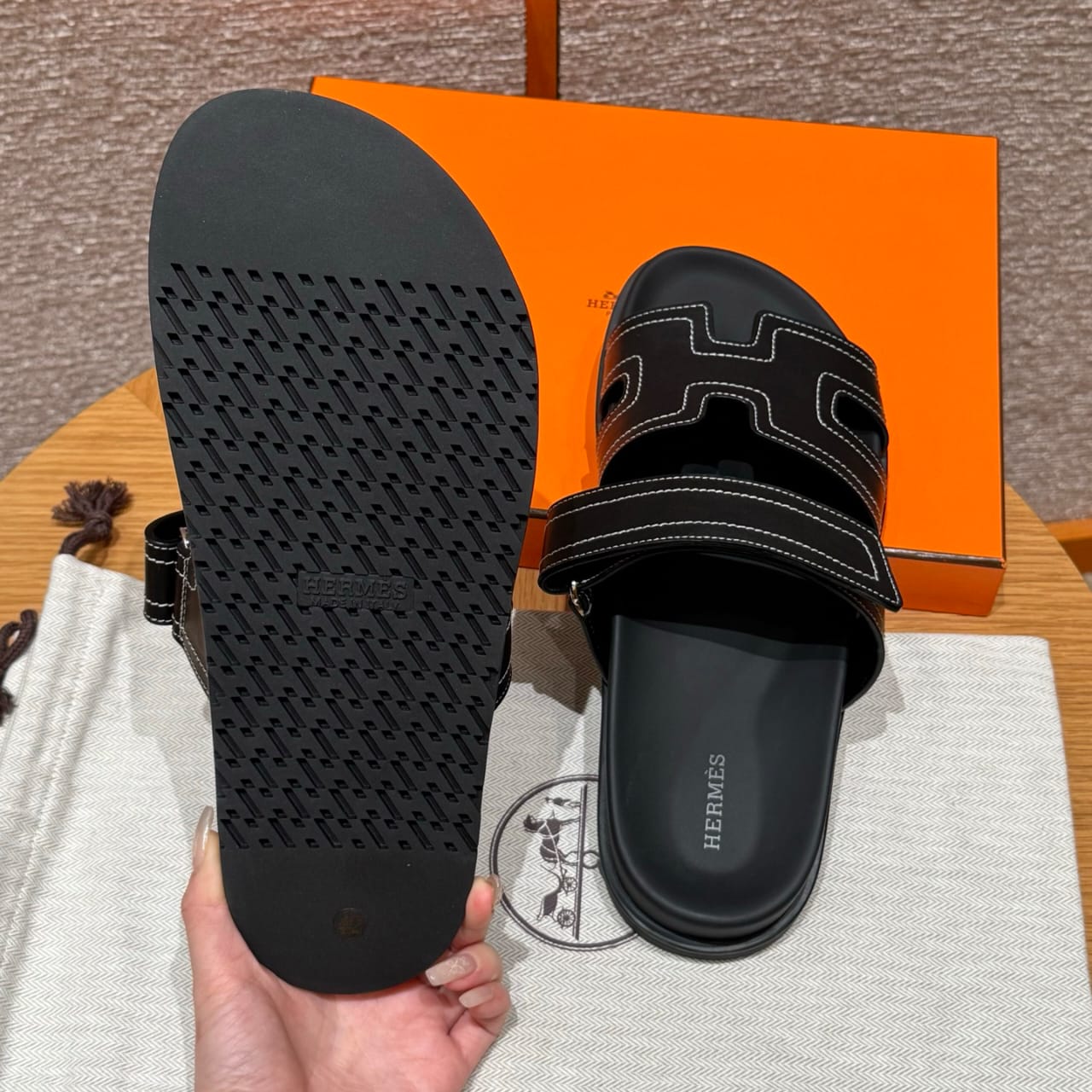 Sandalen Chypre Hermès Ébène Schwarz / Weiße Ziernaht